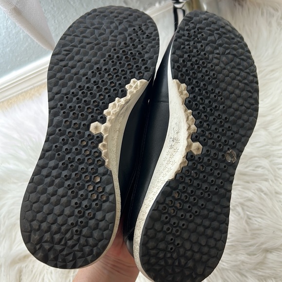 Like new Nurture black leather comfort sneakers - Picture 7 of 12